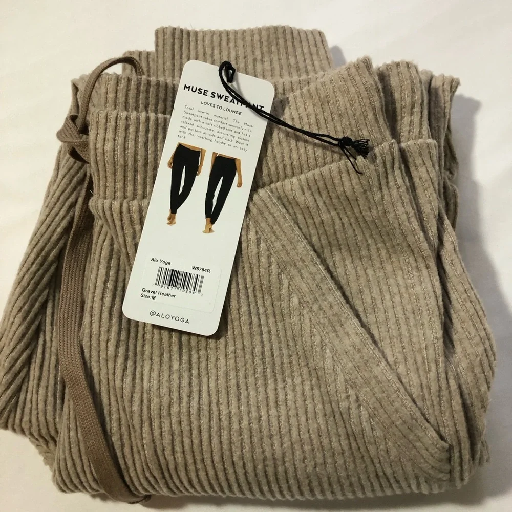 NWT Alo yoga muse sweatpants gravel Heather M soft cozy lounging joggers